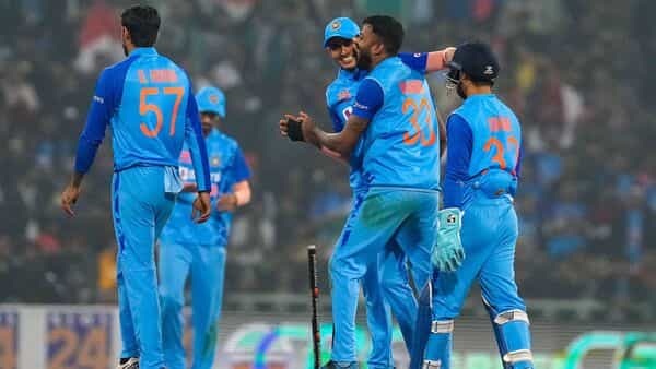 India defeats New Zealand by 6 wickets to equalize T20 series by 1-1