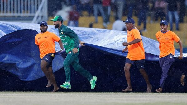 Watch: Fakhar Zaman wins hearts after rain interrupts India vs Pakistan match