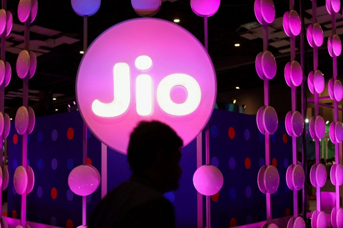 Jio Happy New Year 2024 Offer Brings Prepaid Recharge Plan With Extra Validity Benefits: Details